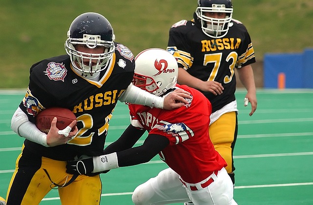 而黄政宇则 而黄政宇则